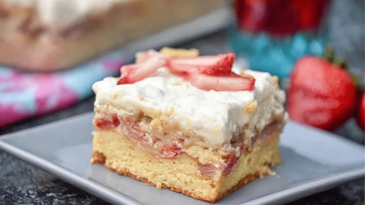 Creamy keto rhubarb dream bars, a tangy low-carb dessert.